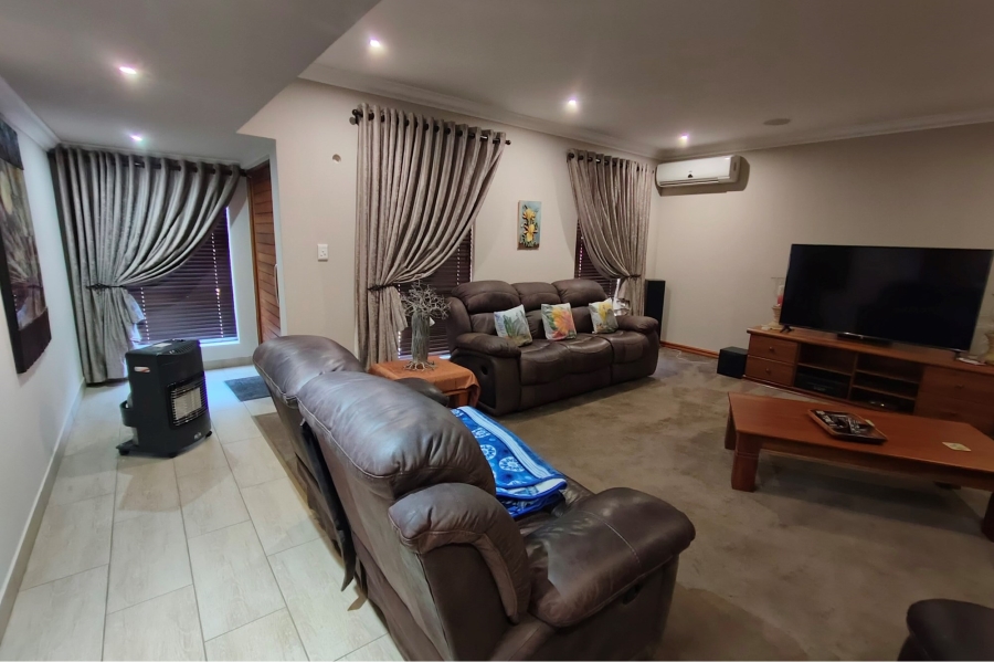 8 Bedroom Property for Sale in Broederstroom North West